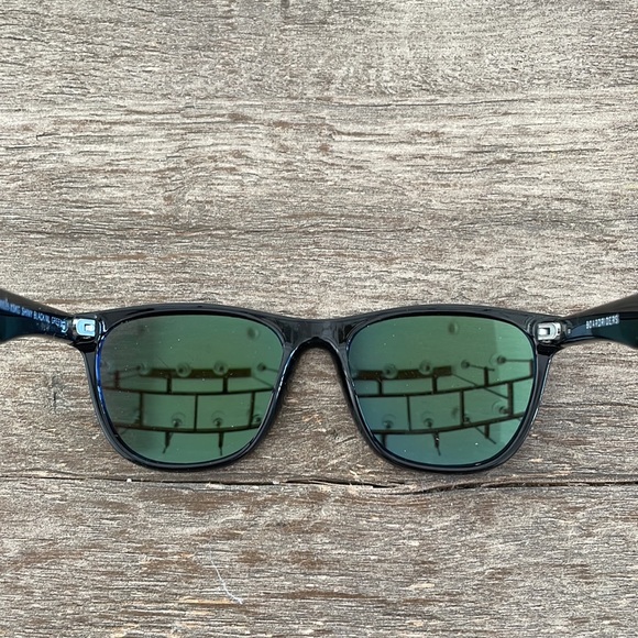 Quiksilver Boardriders boys sunglasses - Picture 3 of 4